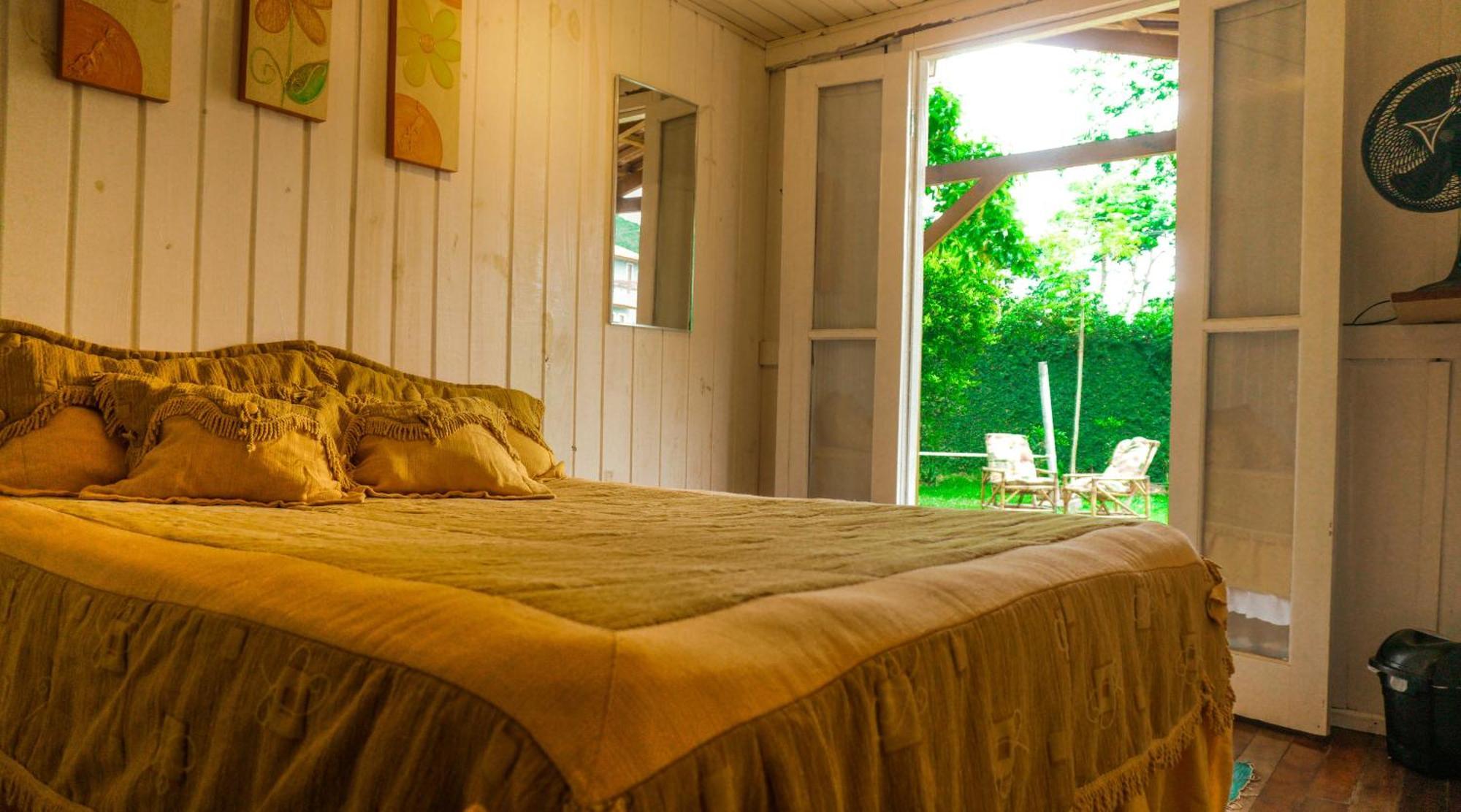 Waterman Surf Camp Albergue *